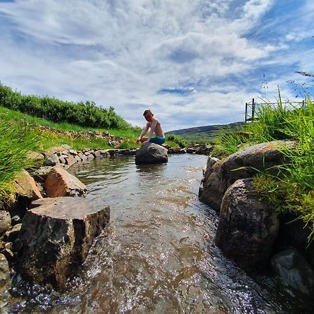 Hotel Laugarholl With Natural Hot Spring Holmavik Exterior foto