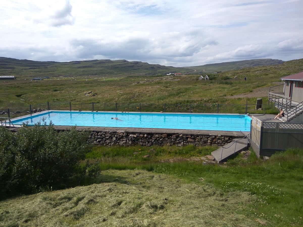 Hotel Laugarholl With Natural Hot Spring Holmavik Exterior foto