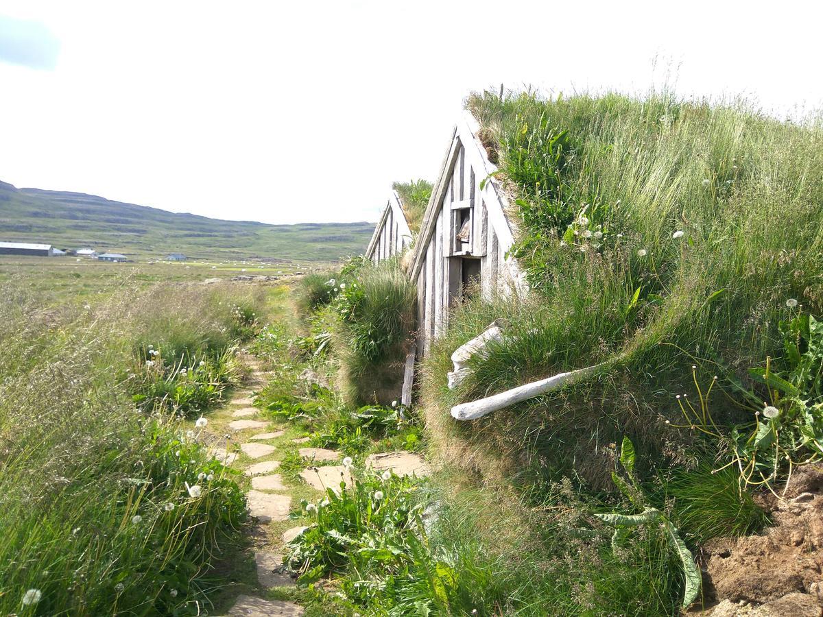 Hotel Laugarholl With Natural Hot Spring Holmavik Exterior foto