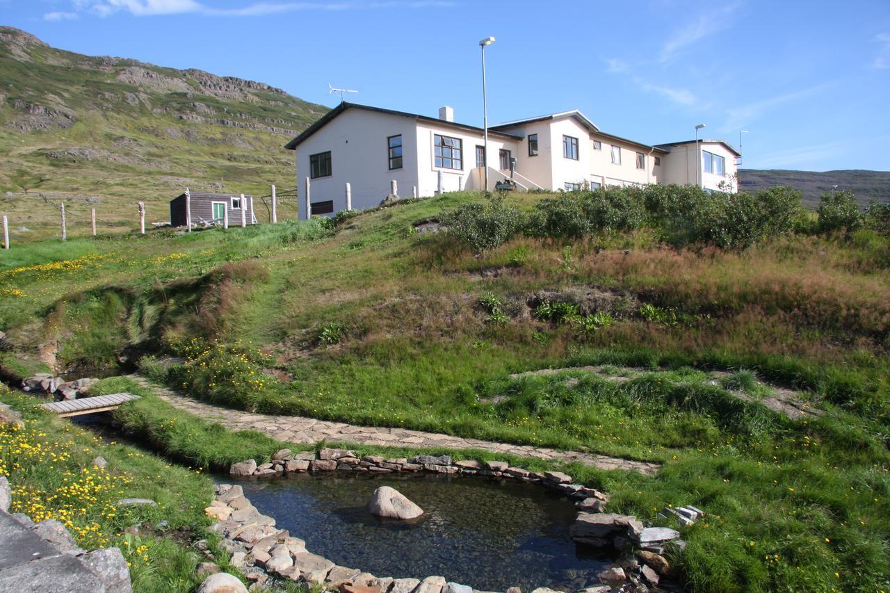 Hotel Laugarholl With Natural Hot Spring Holmavik Exterior foto