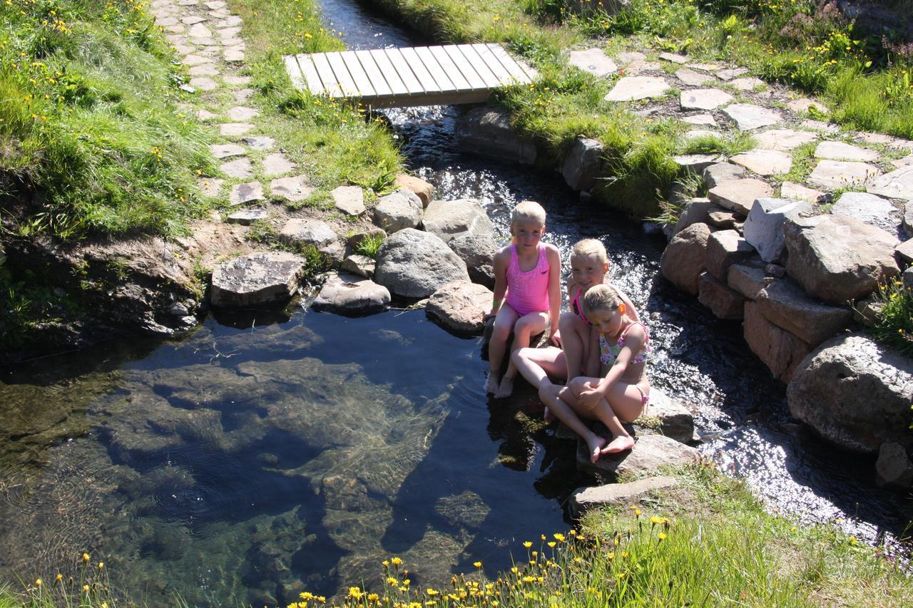 Hotel Laugarholl With Natural Hot Spring Holmavik Exterior foto